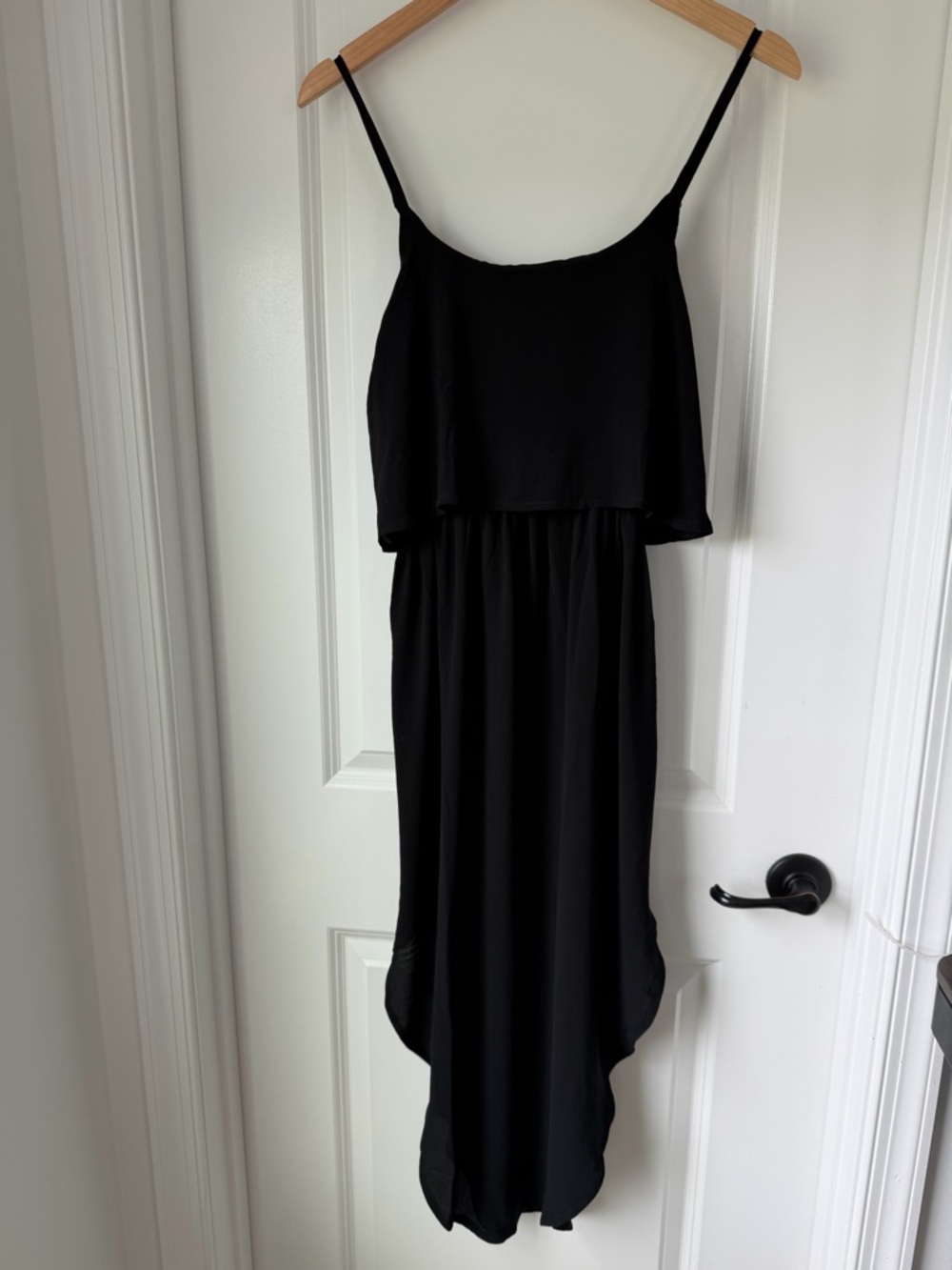 Elegant Black Spaghetti-Strap Midi Dress women’s Large